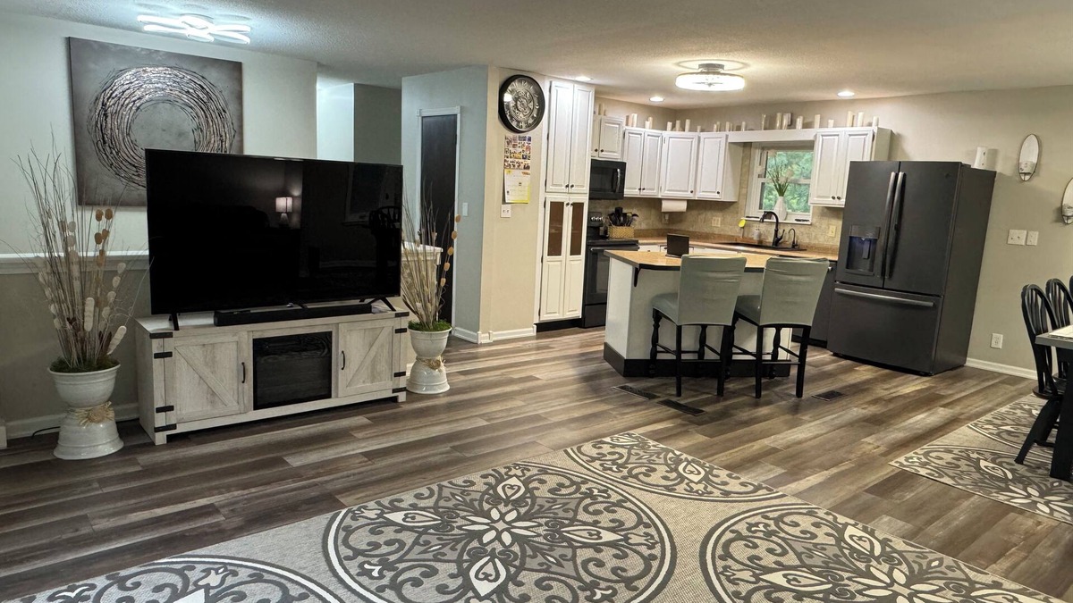 Lancaster County House | Cozy 4-bedroom country getaway with 7 acres in enjoyable Raymond with AC, WiFi