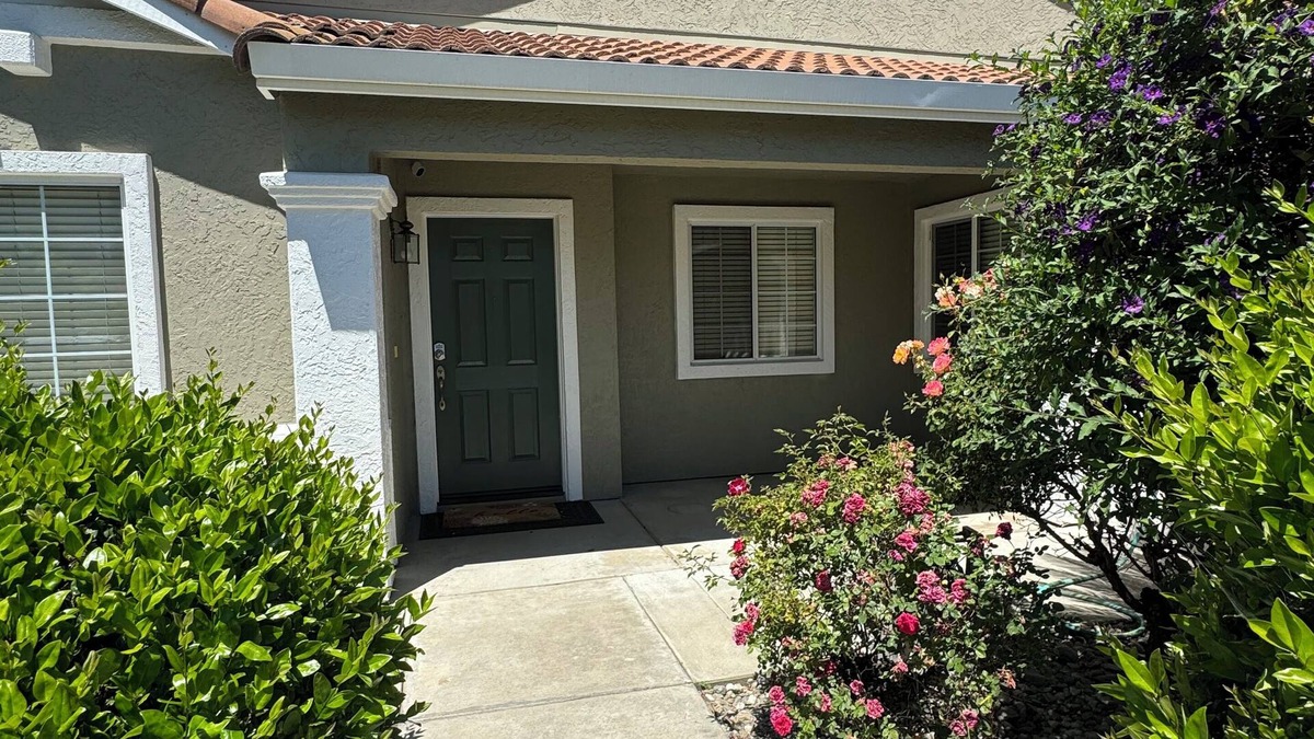 Turlock House | Cozy 4 bedroom family getaway home. Pet friendly home.