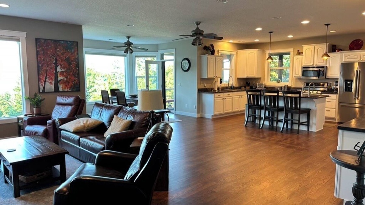 Woodland House | Cozy 4 bedroom home in beautiful, scenic Woodland, WA.