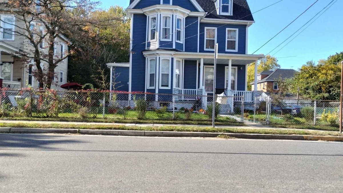 Penns Grove House | Cozy 4 bedroom house 25 minutes from PHL Airport come stay with us.