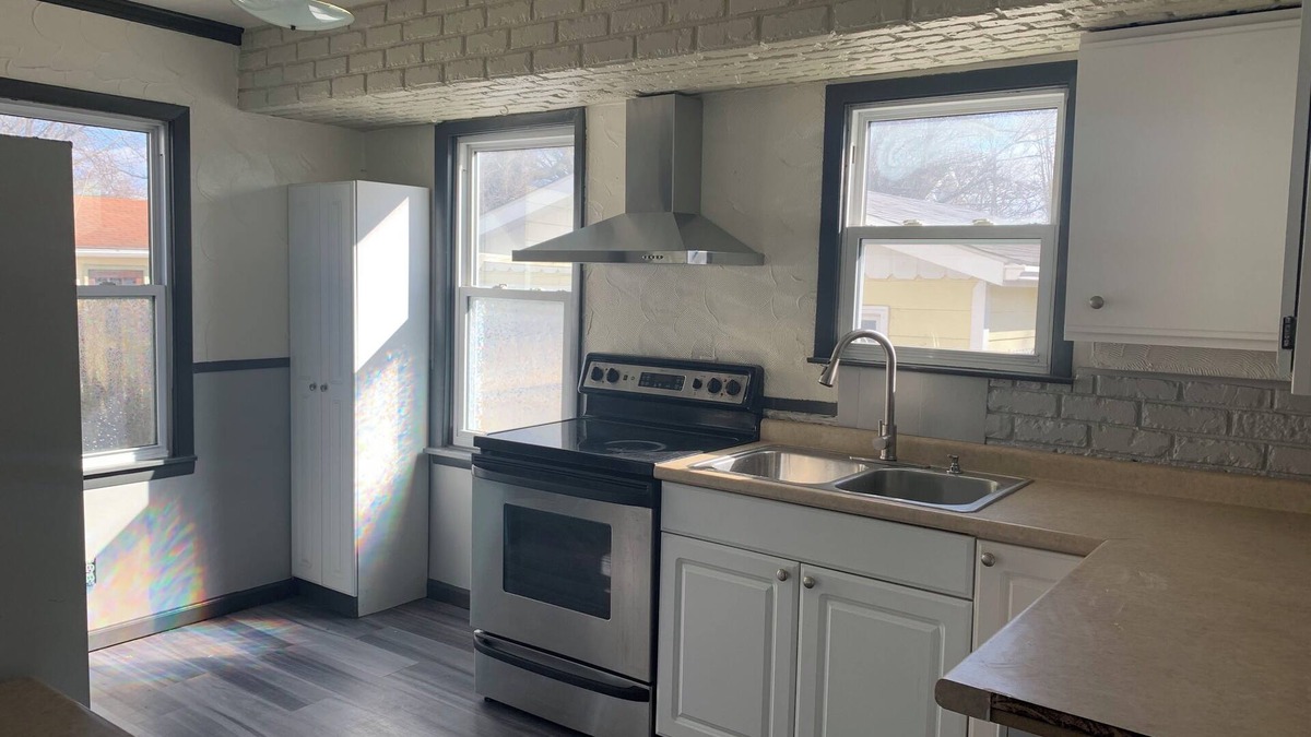 Flint House | Cozy 4-bedroom house 5 minutes from Flint airport