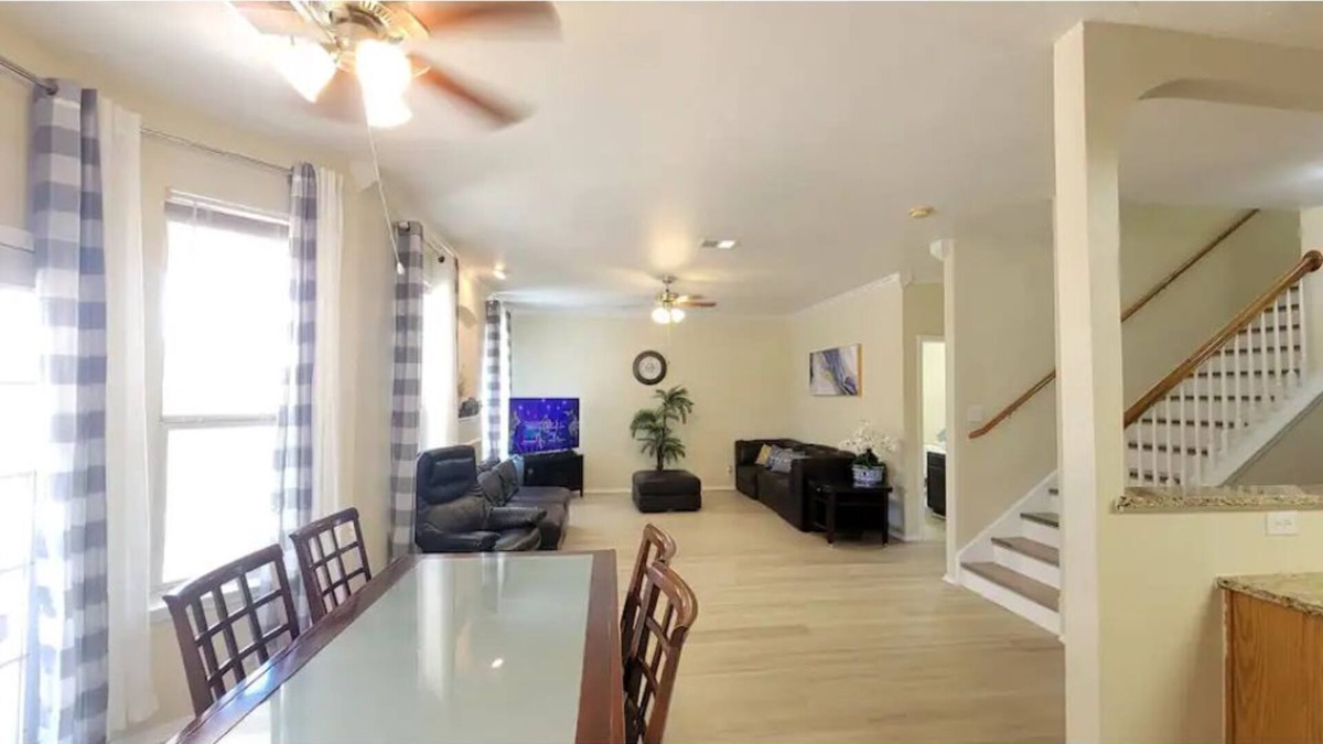 Helotes House | Cozy 4 bedroom house for your family vacation!
