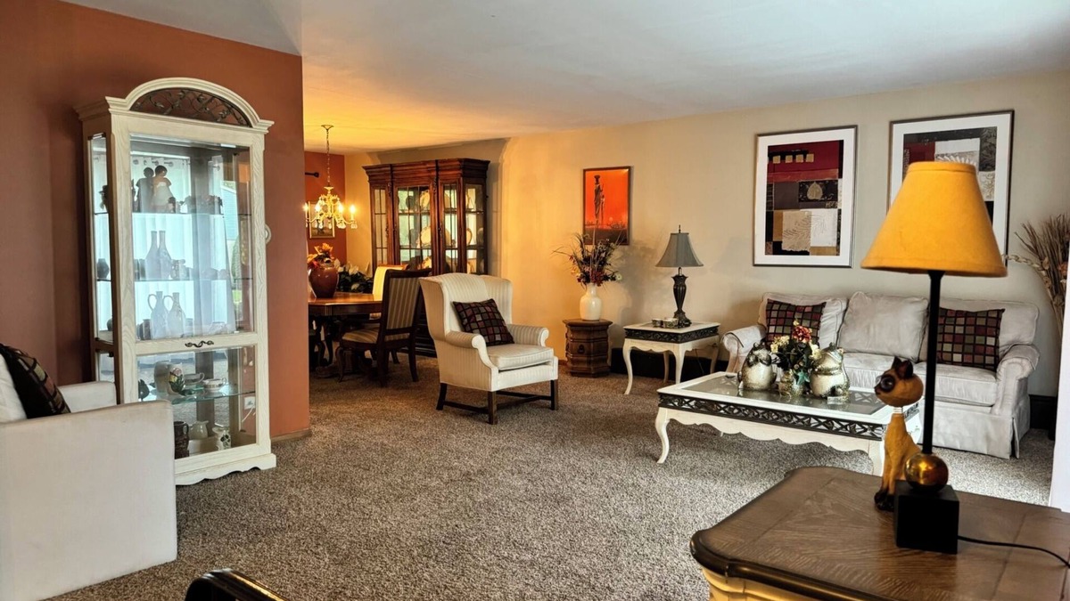 Matteson House | Cozy 4-bedroom house in wonderful Matteson with AC, WiFi