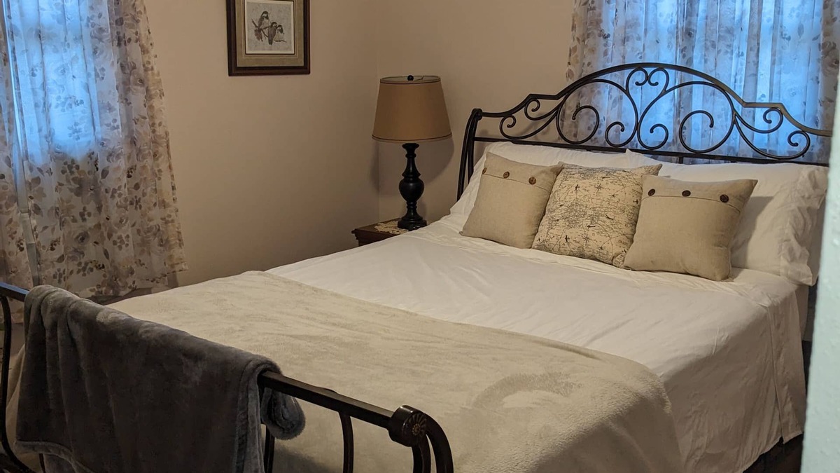 Houston House | Cozy 4 bedroom relax atmosphere enjoy beauty of bluff country driftless region