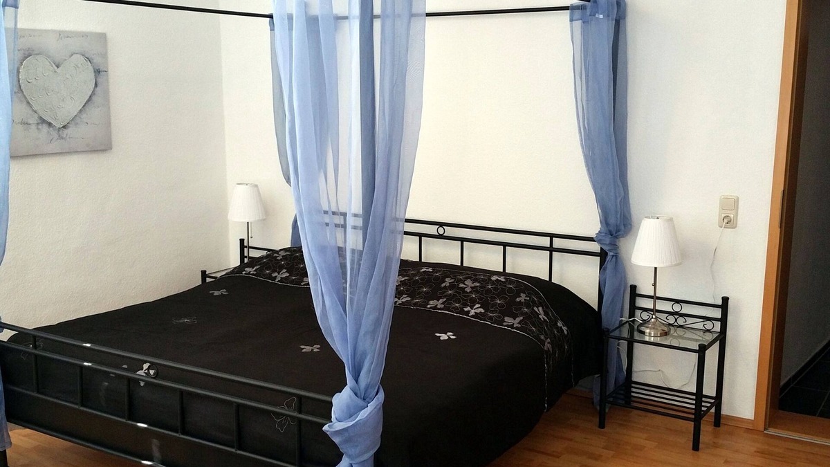 Bad Langensalza Apartment | Cozy 4-star apartment with a four-poster bed. Central and still quiet.