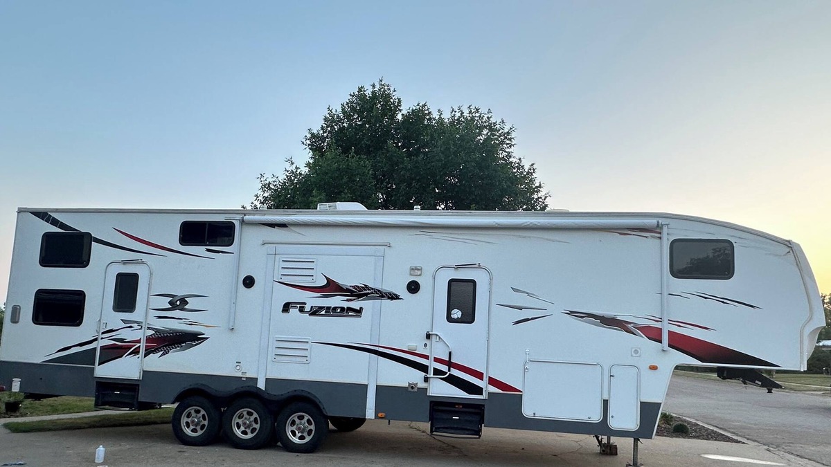 Scobey House | Cozy 40ft 5th wheel