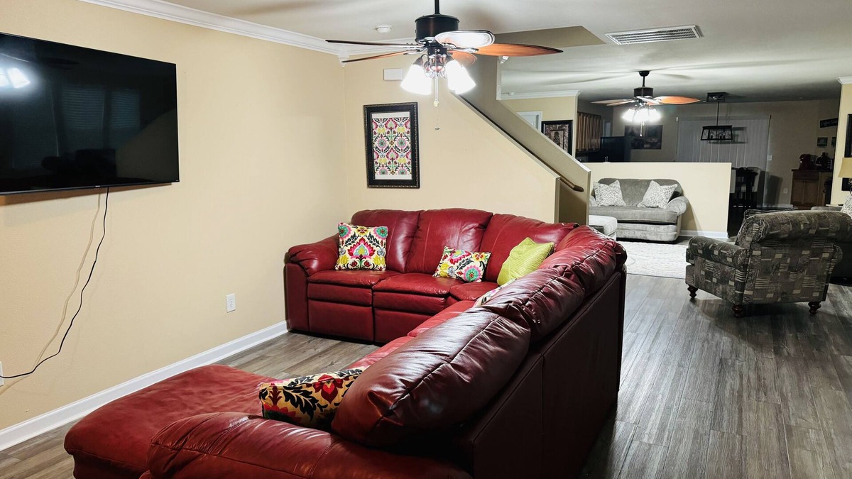 Normal House | Cozy 5 bedroom/9 beds, 3 full baths with game room