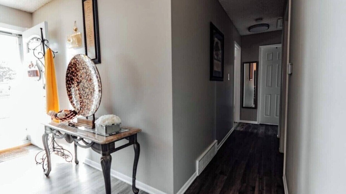 Aurora House | Cozy 5-Bedroom Home in Aurora!nPerfect blend of comfort & convenience