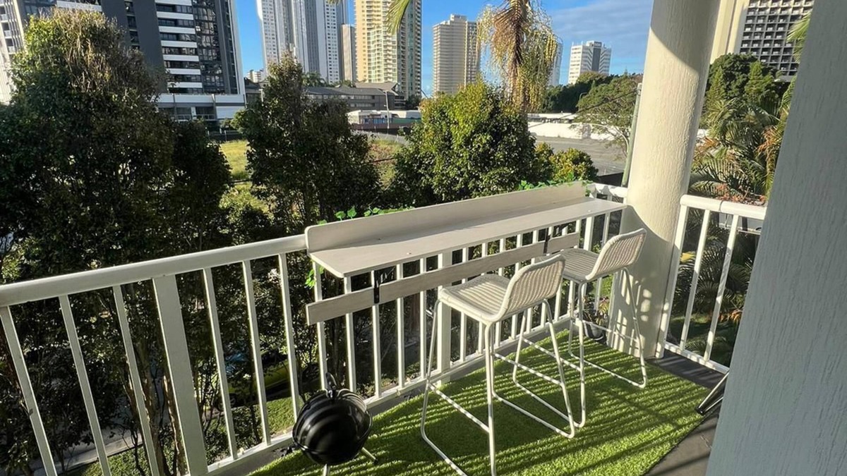 Surfers Paradise Condo | Cozy 50m2 1 room apartment with AC, Pool & Spa. Great location