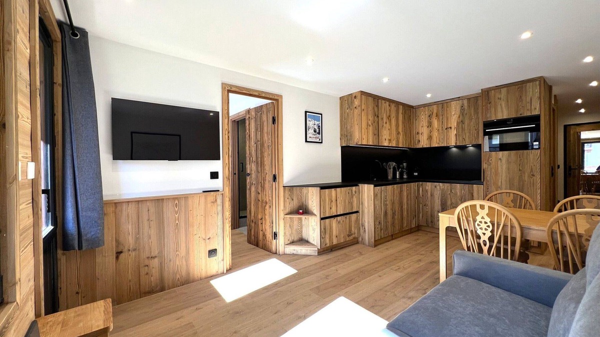 Val-d'Isere Apartment | Cozy 6-person apartment, 2 baths, near center and pistes, with parking, WiFi, and mountain views