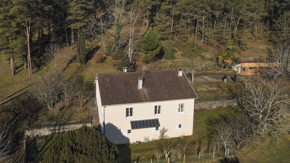 Agonac House | Cozy 6-Person House – Garden, Fireplace, and Close to Brantôme and Historical Sites
