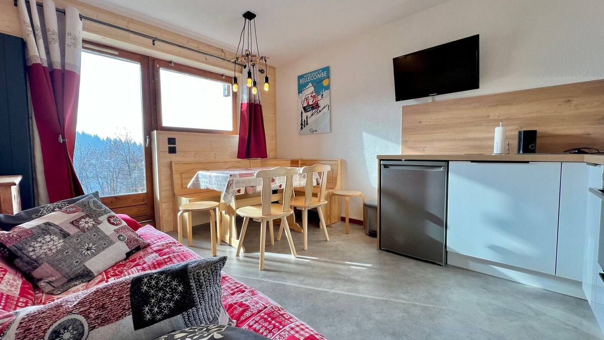 Notre-Dame-de-Bellecombe Apartment | Cozy apartment with terrace, near ski-bus and shops, perfect for family getaways