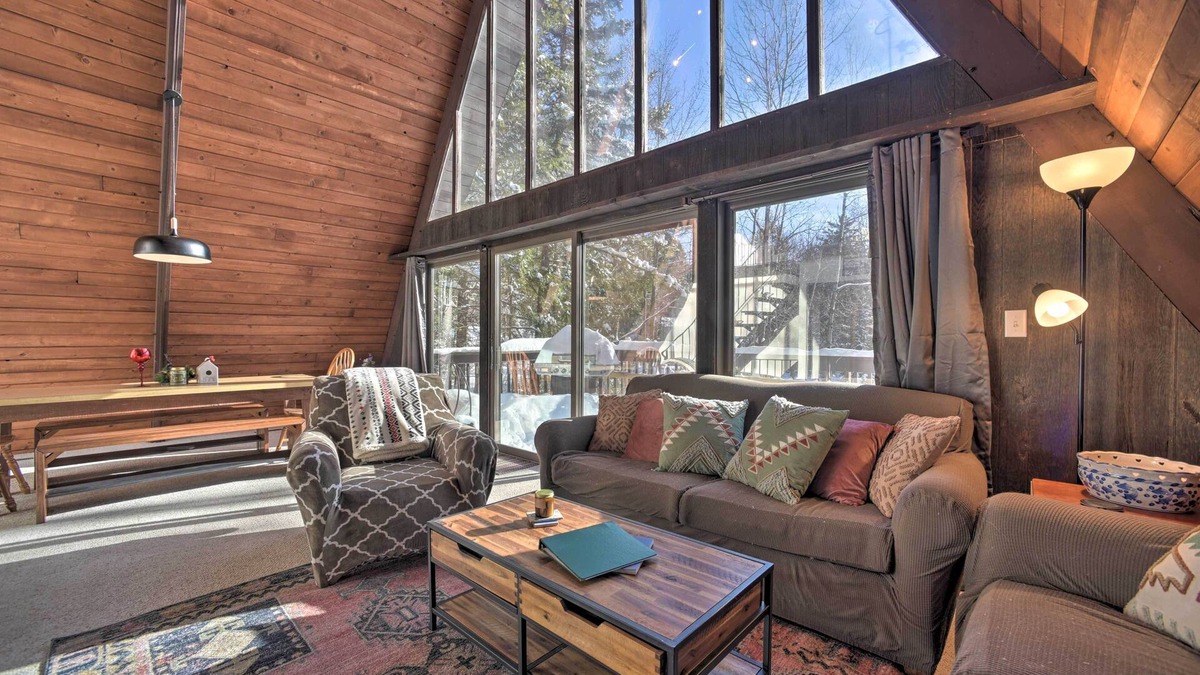 Wilmington Cabin | Cozy A-Frame Cabin w/Pool Table: 8 Mi to Mt Snow!