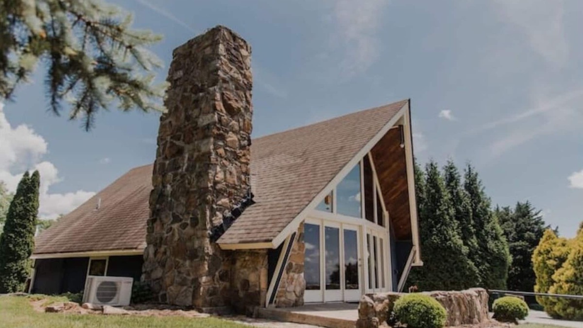 North Brookhaven Cabin | Cozy A-frame in North Georgia mountains with NEW hot tub