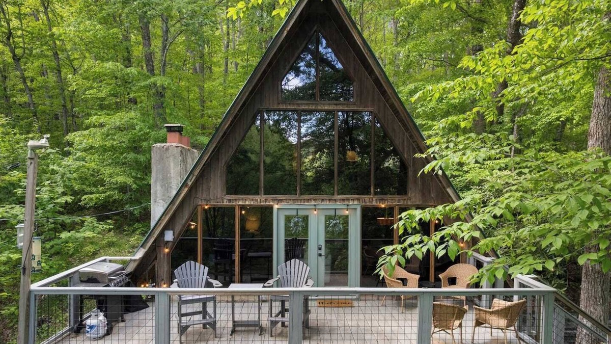 Wolf Laurel Cabin | Cozy A-Frame Mountain Retreat in Wolf Laurel – Stunning Views & Adventure Awaits!