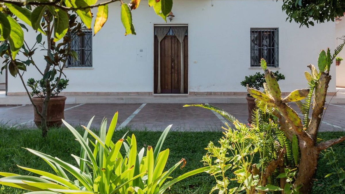 San Nico House | Cozy abode surrounded by greenery, just 10 minutes from the sea
