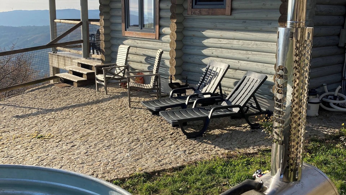 Molares Ski Chalet | Cozy accommodation with hot tub with panoramic views of mountain and valley