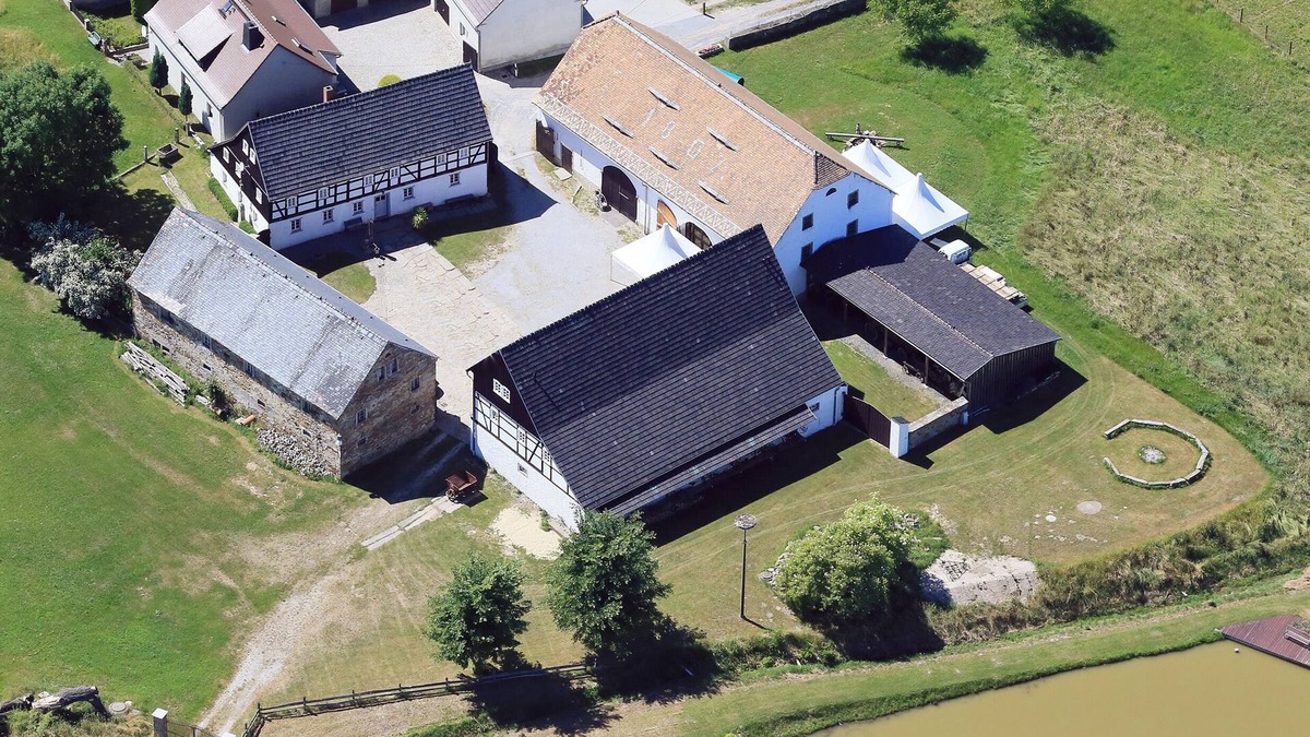 Crostwitz Apartment | Cozy accommodation in the Vierseithof in an idyllic, rural location