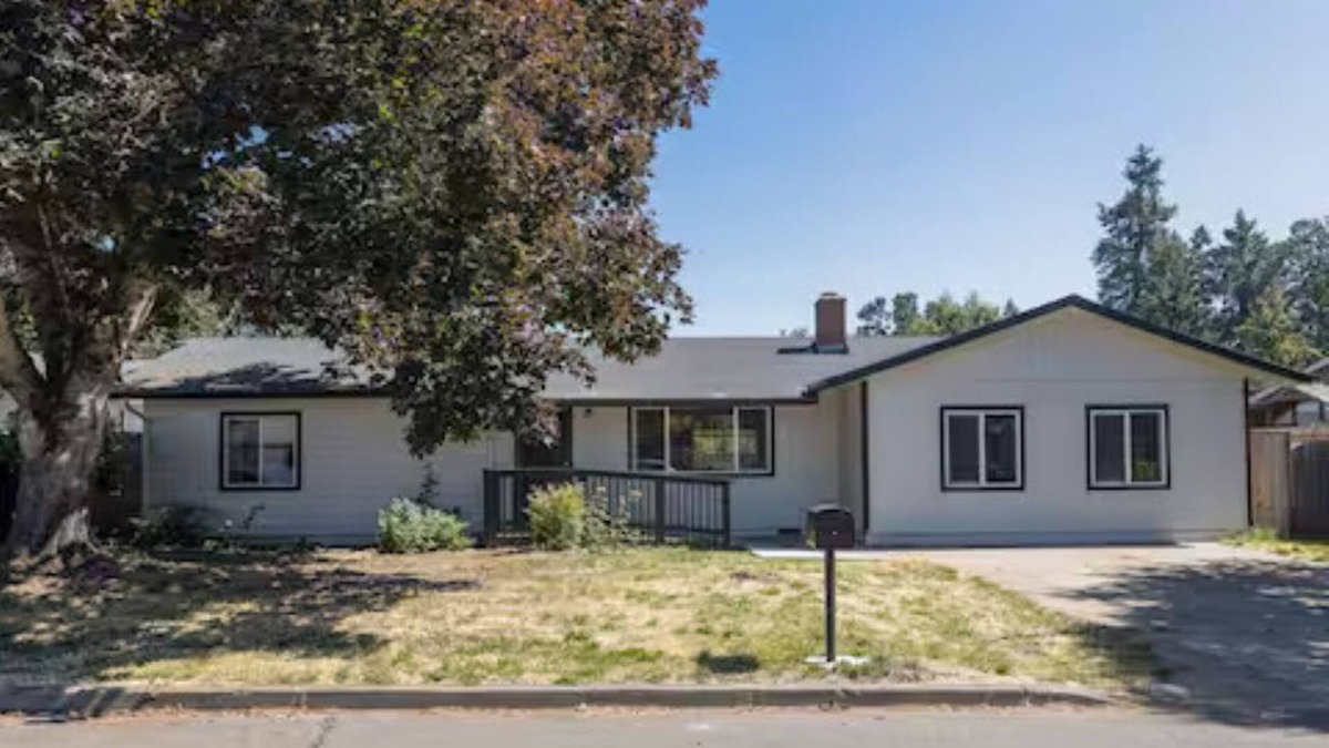 Woodburn House | Cozy Accommodations in Woodburn