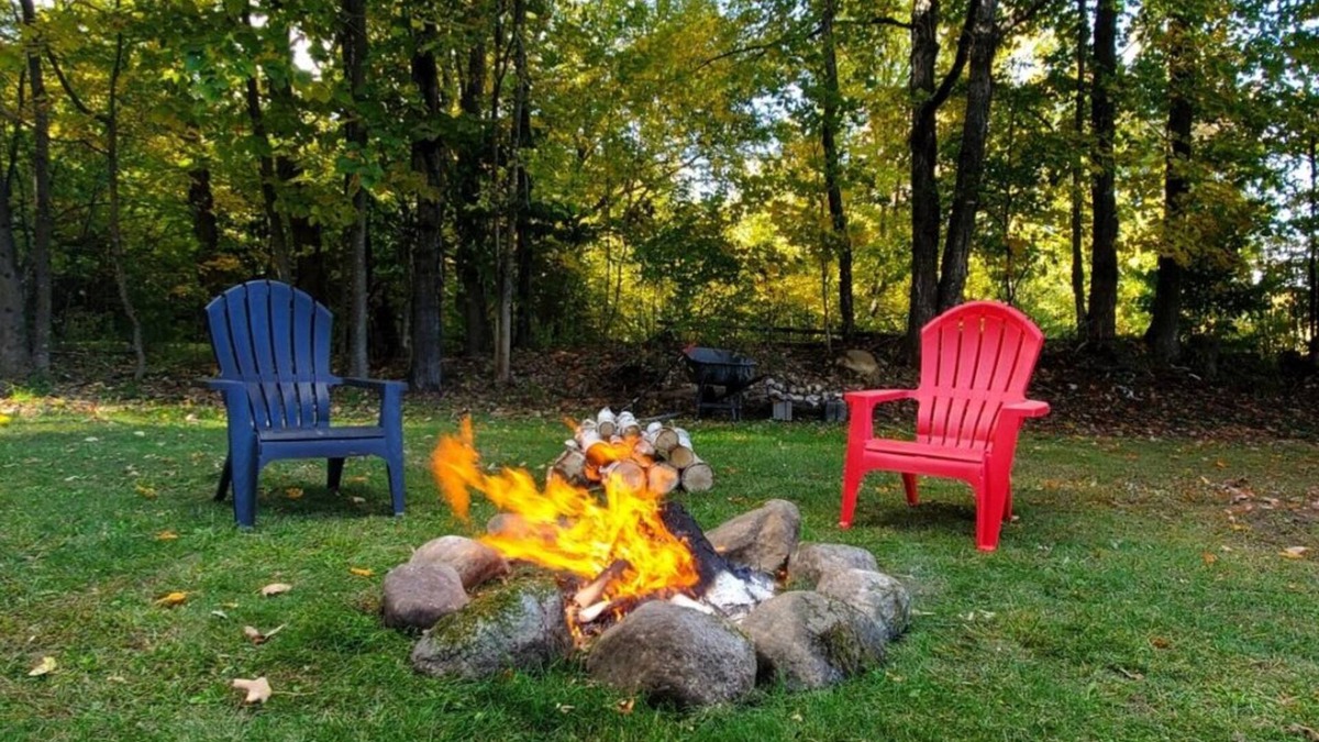North Creek House | Cozy Adirondack Retreat sleeps 5, 3 miles to Gore skiing, hiking, rafting