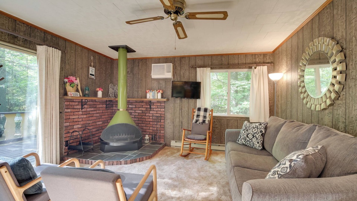 Jay Cabin | Cozy Adirondacks Cabin: Walk to Lake Eaton!