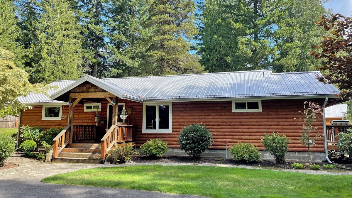 Riverbend House | Cozy Adult Retreat Cabin