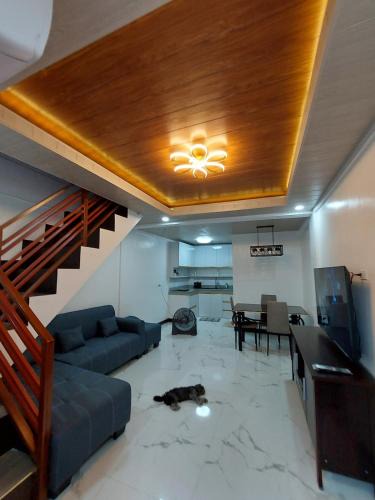 San Mateo House | Cozy Aesthetic 2BR 3 storey Home with Rooftop