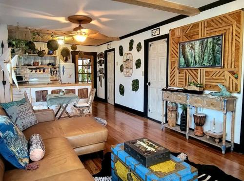 East Ybor House | Cozy AF Jungle-House Hideaway