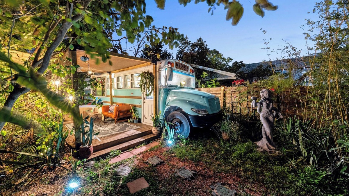 Ybor City House | Cozy AF Medusa the Bus-Lux
