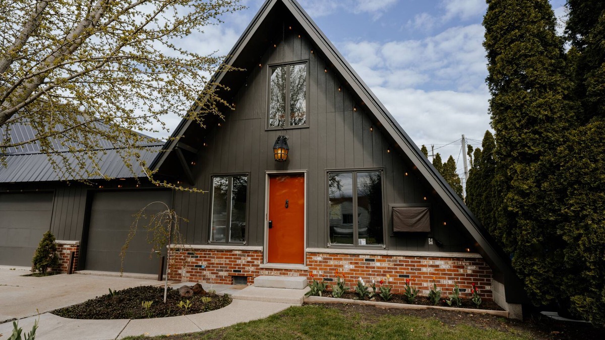 Essexville House | Cozy Aframe with Hot Tub