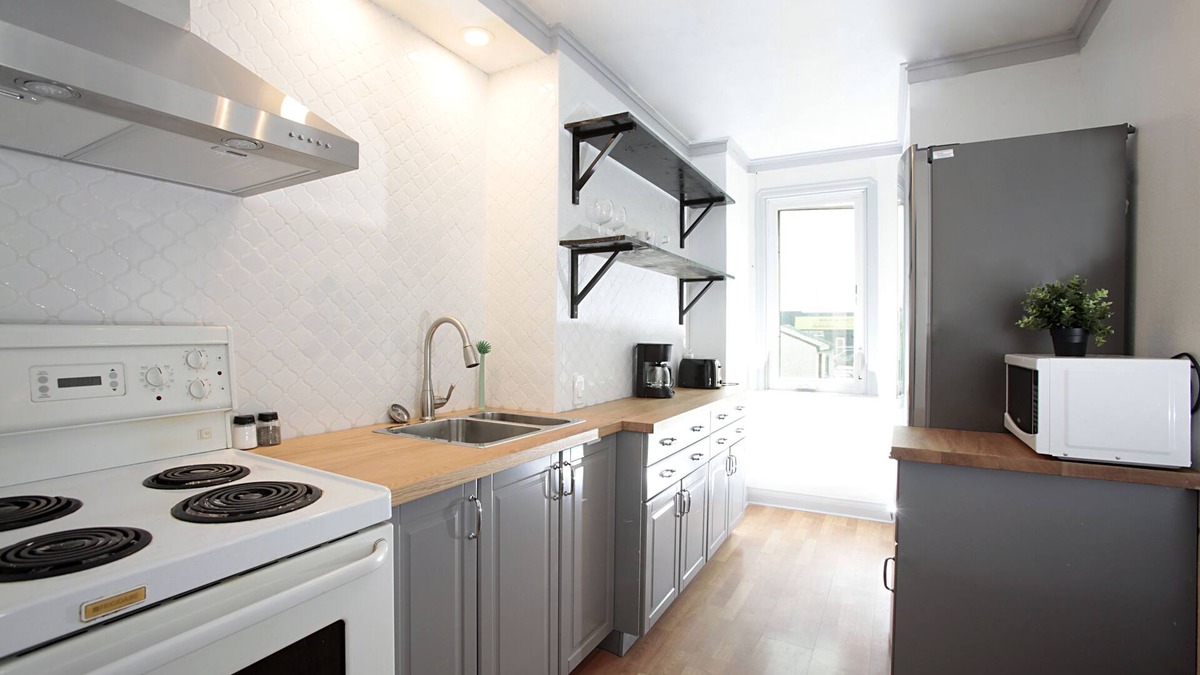 Winnipeg House | Cozy Airport Beauty