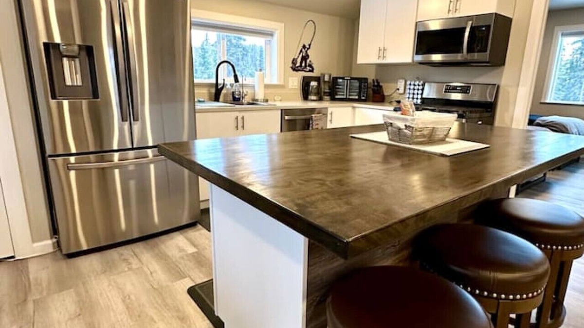 Ridgeway Apartment | Cozy Alaskan Escape Dawn Dr