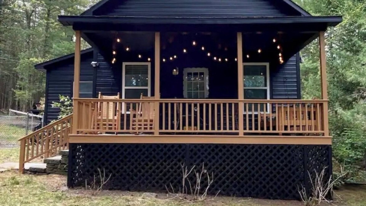 Tafton House | Cozy all season cabin w/private boathouse & dock!