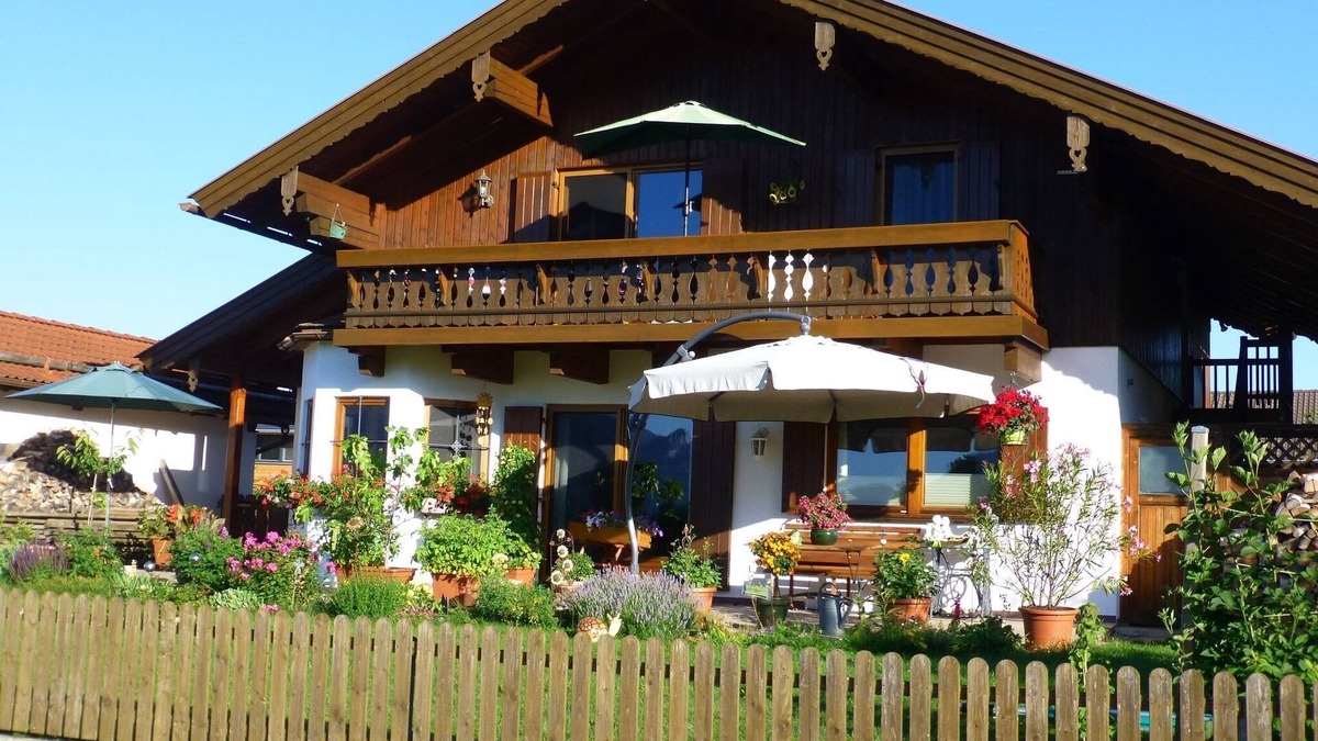 Saulgrub Apartment | Cozy Alpine Flat in Altenau