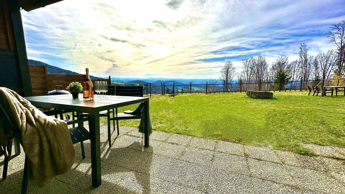Steinberg House | COZY Alpine-view Mountain BUNGALOW + BIG Garden + NETFLIX!