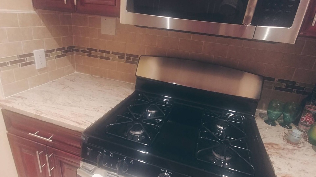Williamsbridge House | Cozy Ambience is close to Pelham Park, Bay Plaza Mall, Dave and Buster,