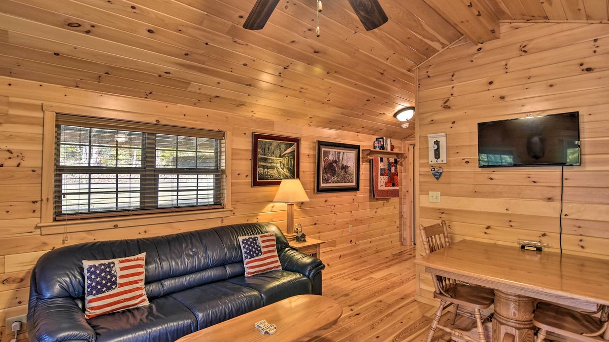 St George Cabin | Cozy ‘Anchors Away’ Cabin Hideaway w/Fire Pit!