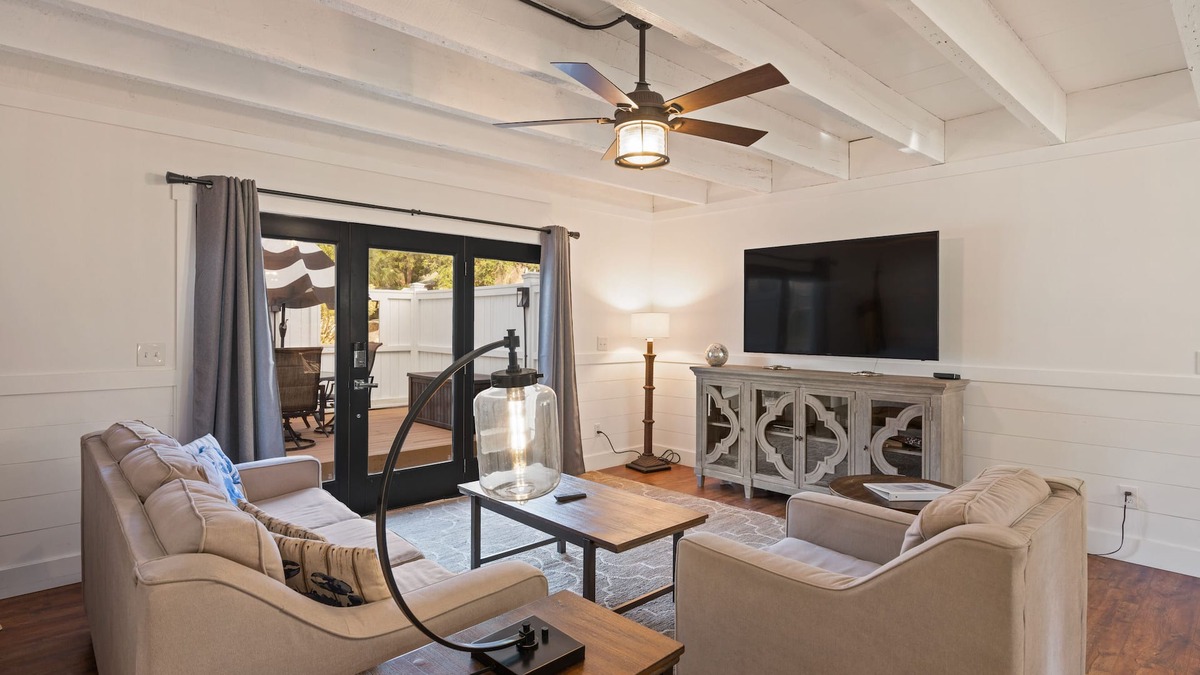 East Beach House | Cozy and adorable 2BR next to Coast Guard Beach!