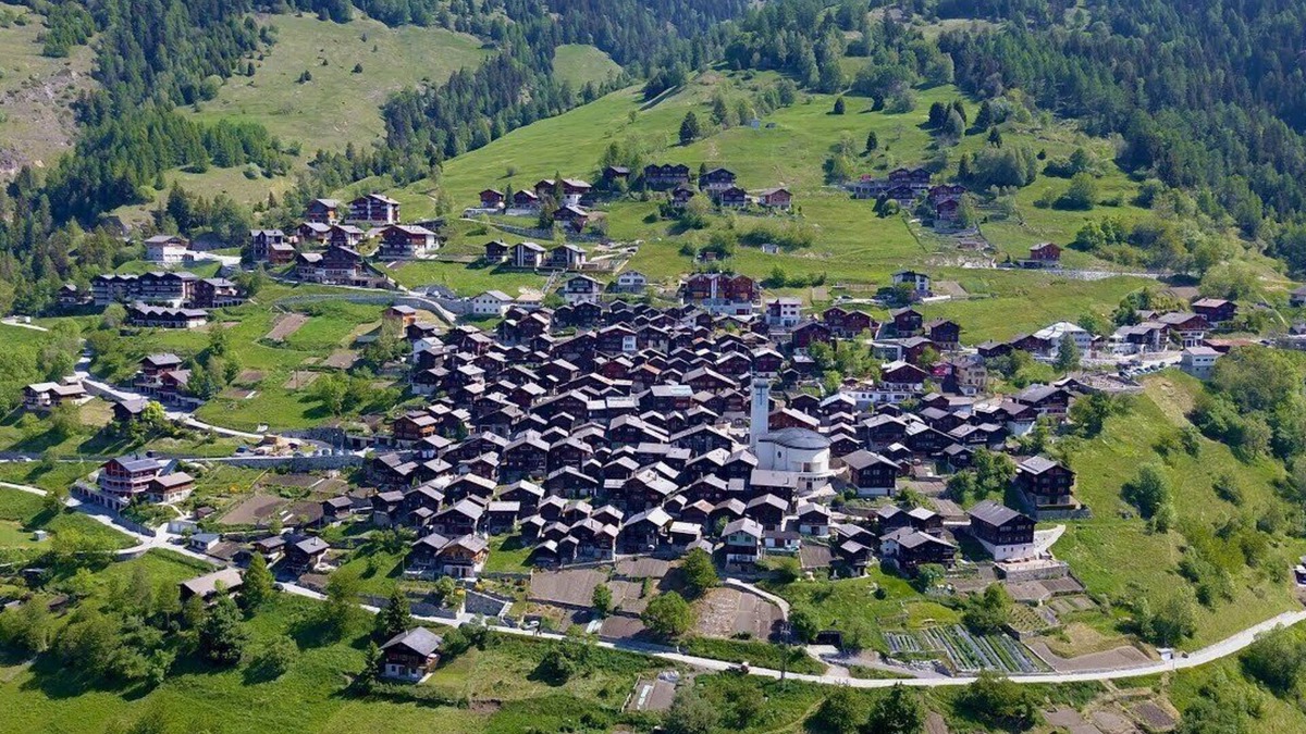 Albinen Apartment | Cozy and affordable apartment with a dream view near Leukerbad