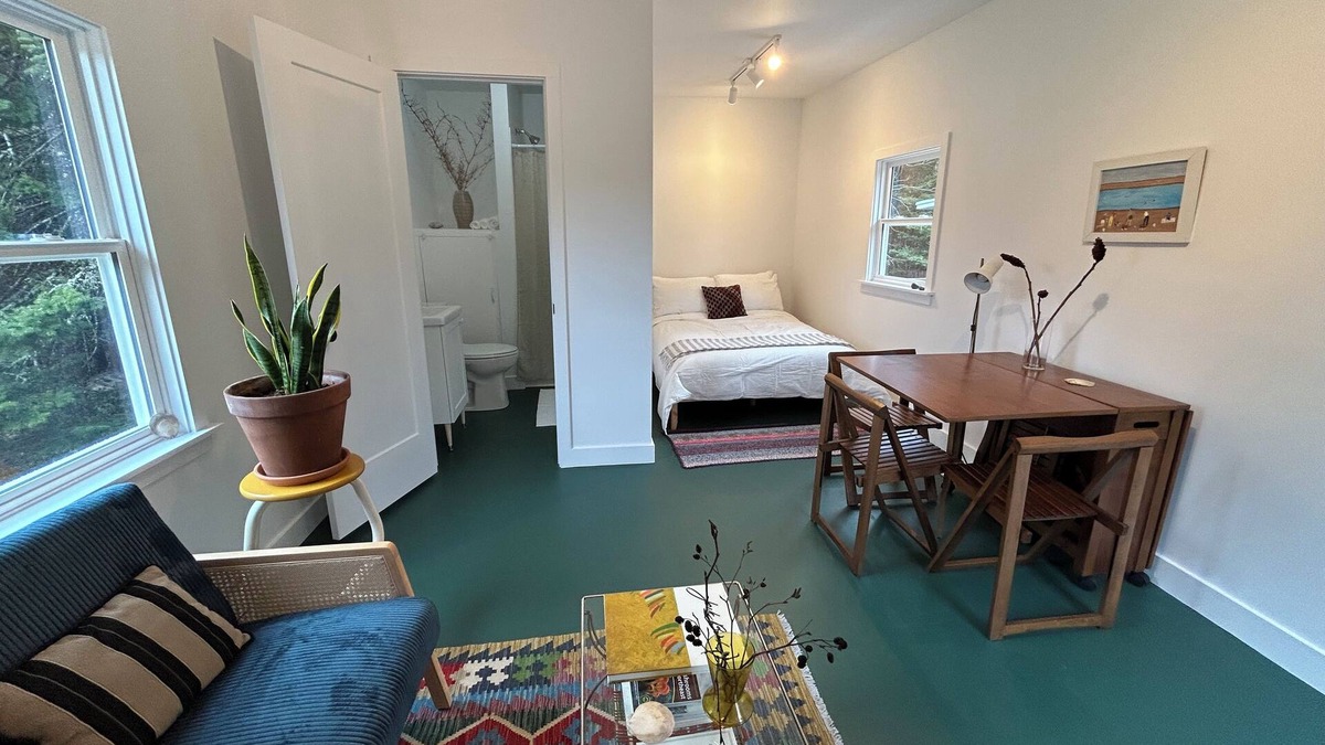 Clifton Royal House | Cozy and artistic barn studio near the oceanside village of St. Martins