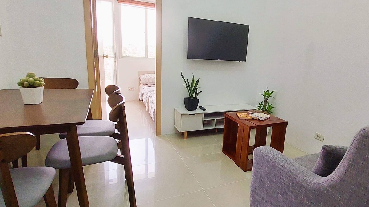 San Dionisio Condo | Cozy and Bright Condo Near Airport and Behind SM Sucat Mall