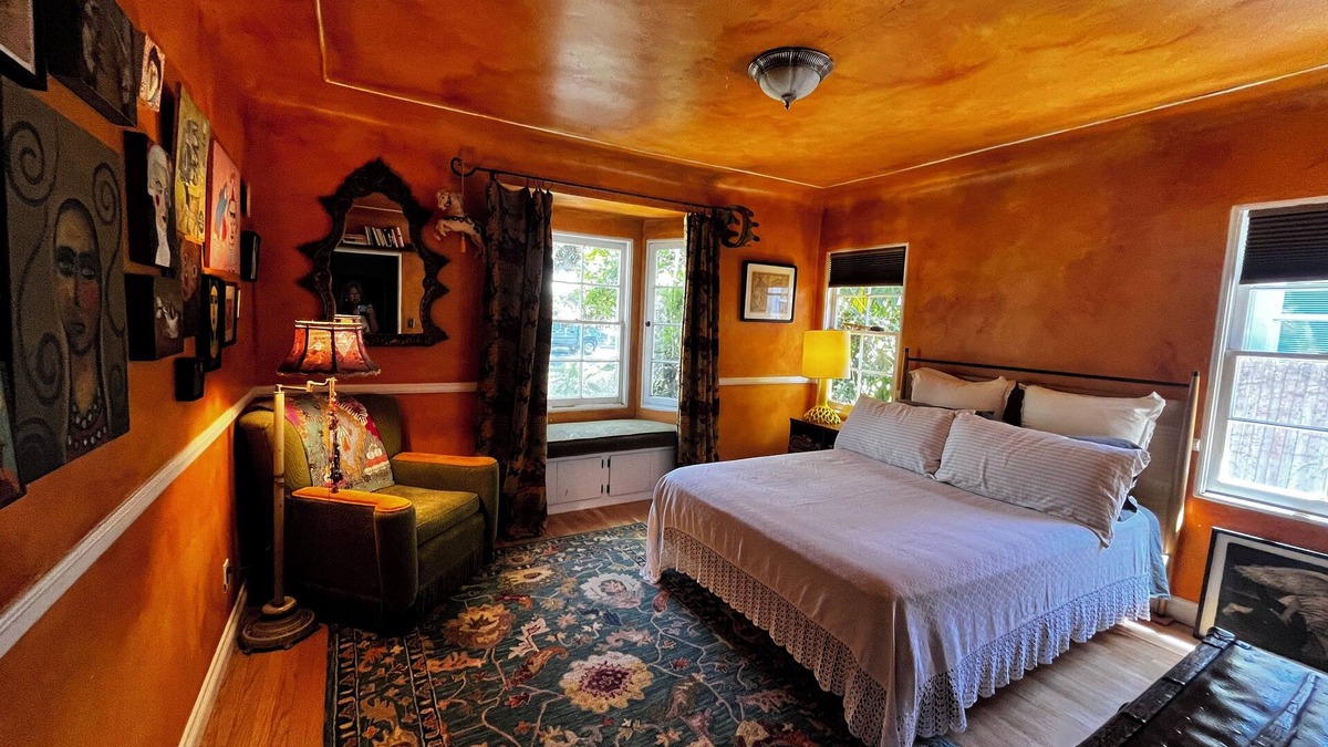 Fullerton House | Cozy and Charming Artist home near downtown