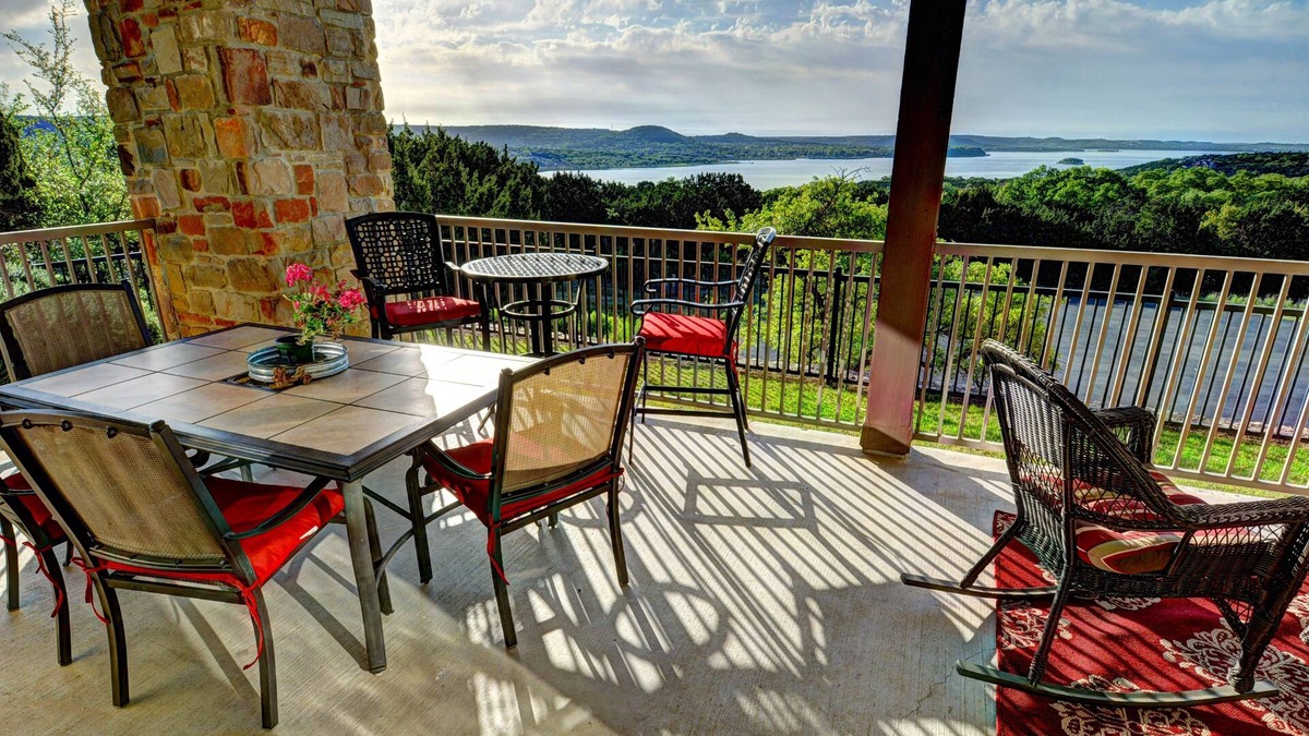 Jonestown Condo | Cozy and Charming Hill Country Lakeview Oasis