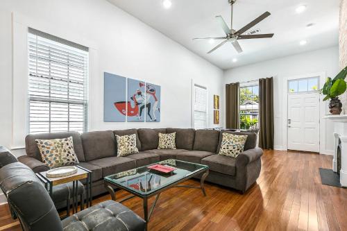 Irish Channel House | Cozy and Charming House with Luxury Amenities