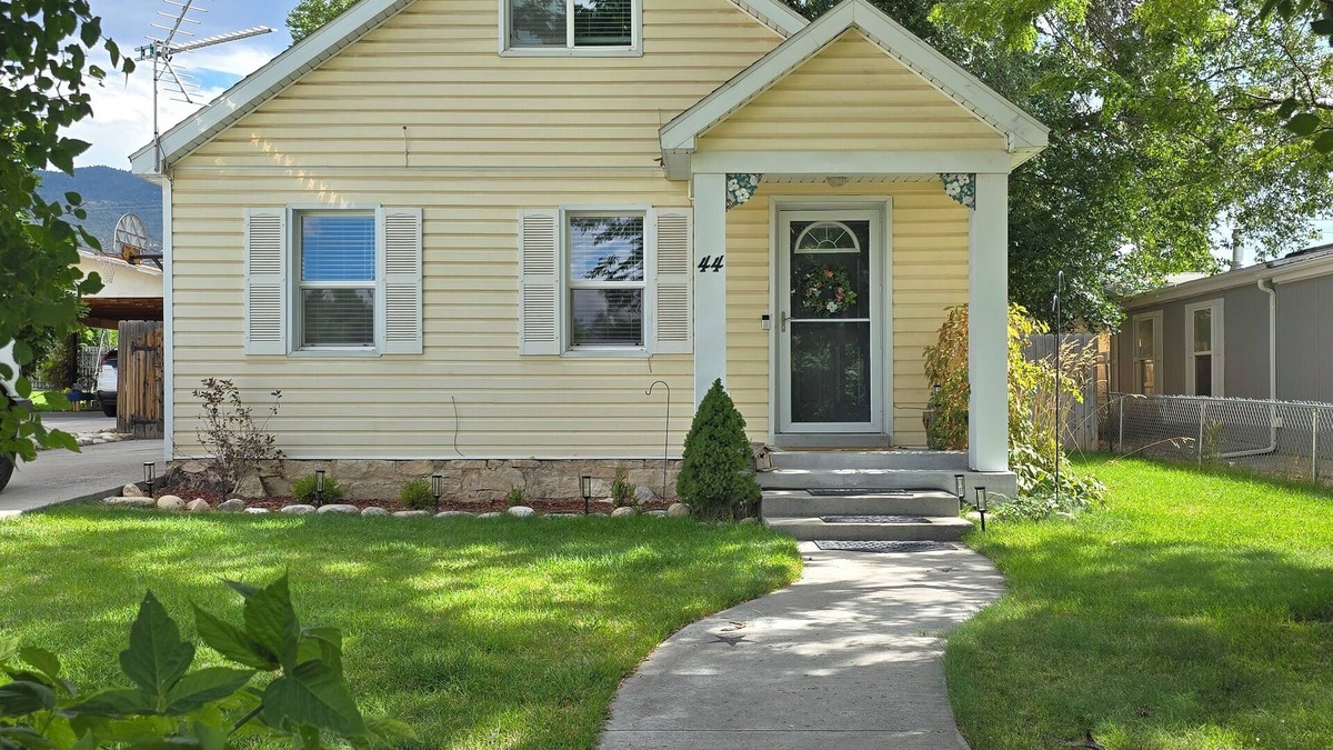Manti House | Cozy and clean, with a homey feel!