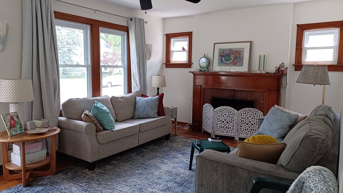 Springfield House | Cozy and Comfortable 1939 Cottage nClose to Wittenberg, Shopping, Restaurants.