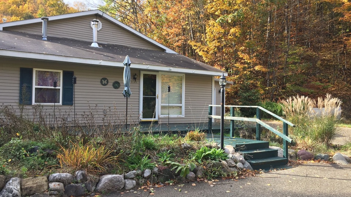 Bellaire House | Cozy and comfortable 1,000 sq. ft. 2-bedroom home with garage.
