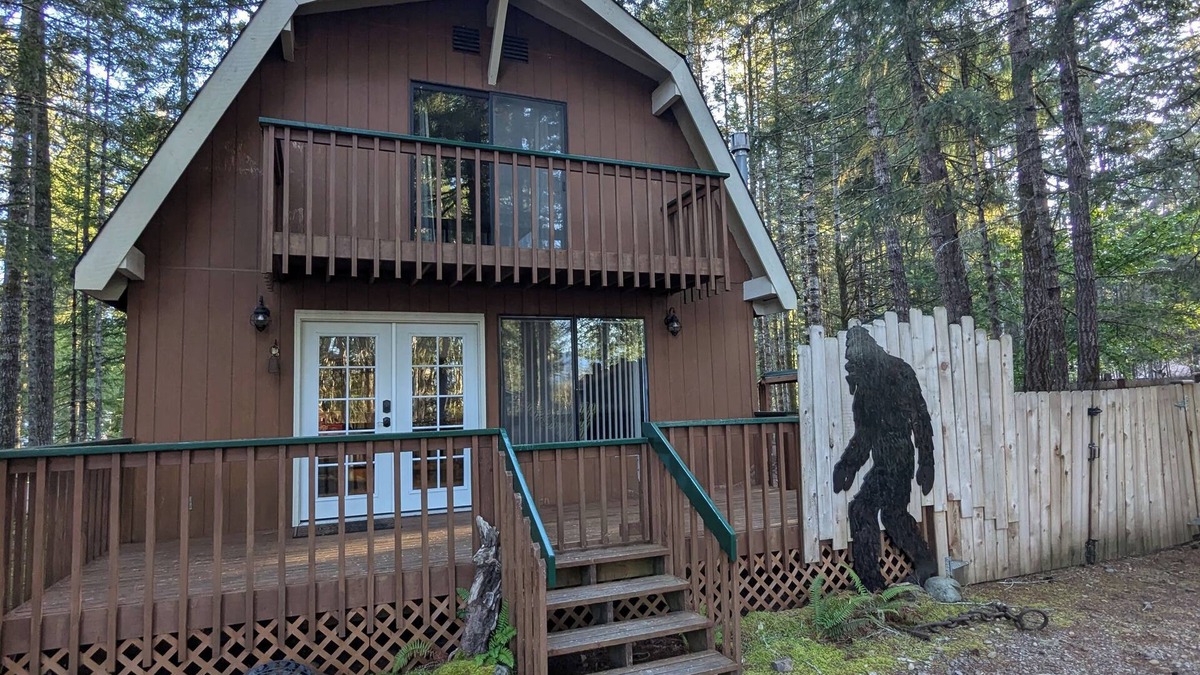 Hoodsport House | Cozy and comfortable home away from home!