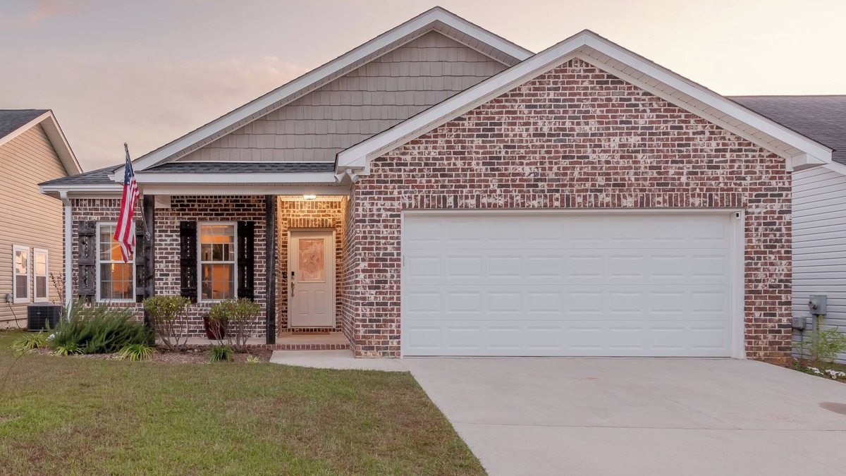 Dothan House | Cozy and Comfy Retreat in a Quiet Neighborhood. Weekly and monthly discounts