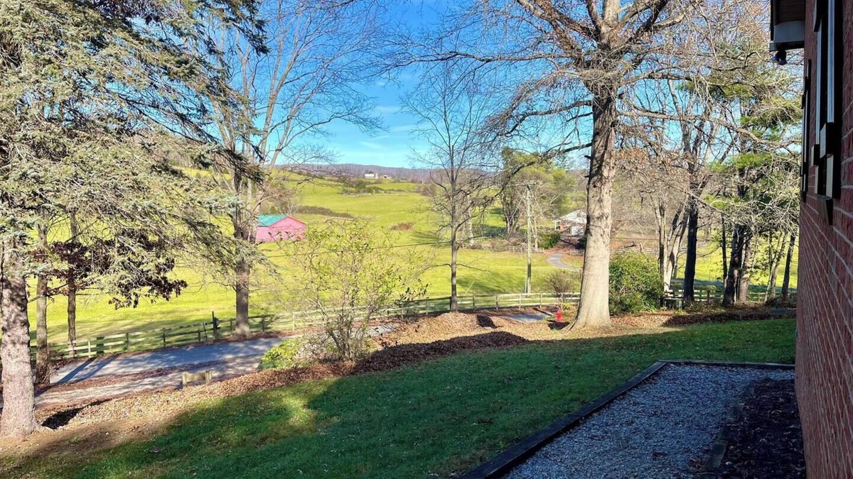Blacksburg House | Cozy and Convenient 4-Bedroom Family Home